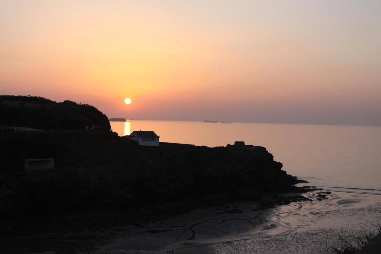 Pendyffryn Manor Bed & Breakfast Little Haven Ngoại thất bức ảnh